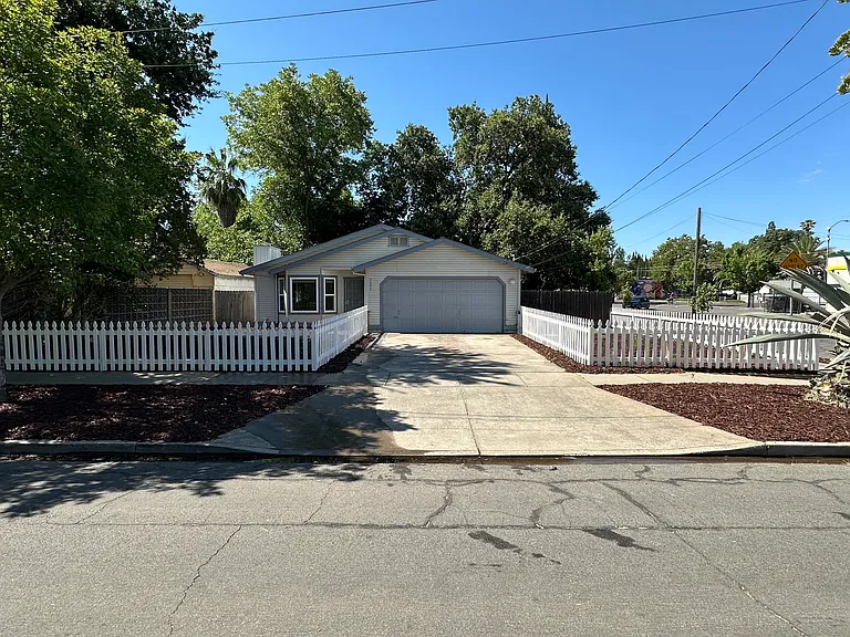 5000 San Francisco Blvd — Photo 2