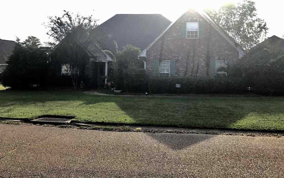 1st image of 124 Pinehurst Dr