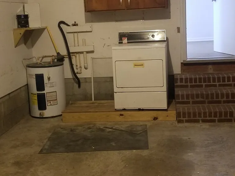 1439 Allen St — Photo 37