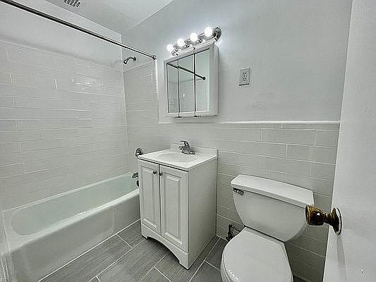 4th image of 1315 1st Ave APT 3D