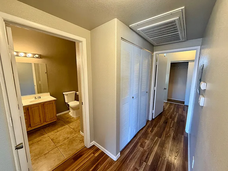 5650 E Sahara Ave #2024 — Photo 12
