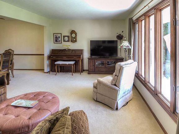 4th image of 8702 N Melody Ln