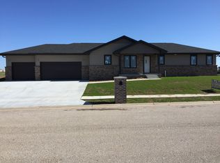 812 S. 25th St, Beatrice, NE 68310