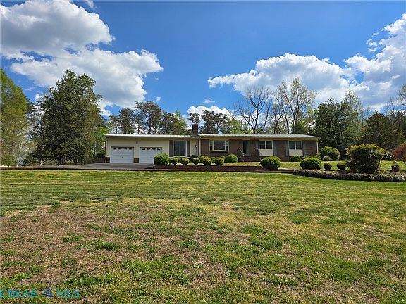 2nd image of 4836 Blackstone Rd