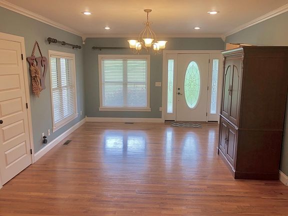3rd image of 130 Greystone Farm Dr