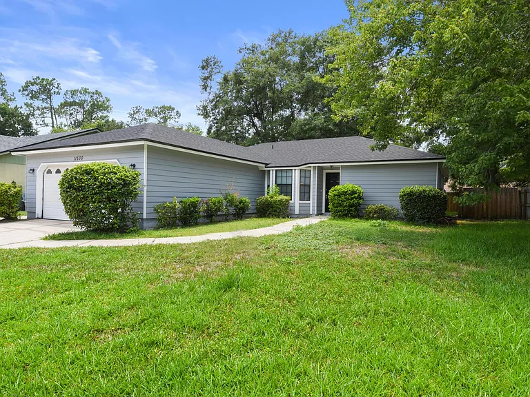11530 Sweetwater Oaks Dr W — Photo 24