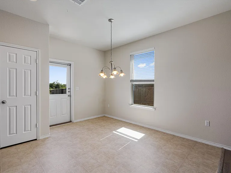 146 Russet Trl — Photo 9