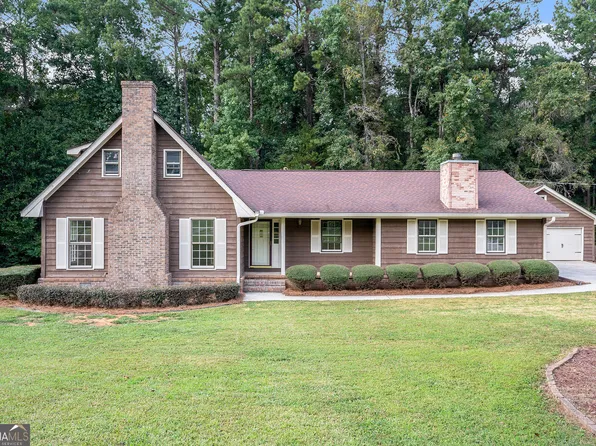 90 Country Roads Dr, Stockbridge, GA 30281
