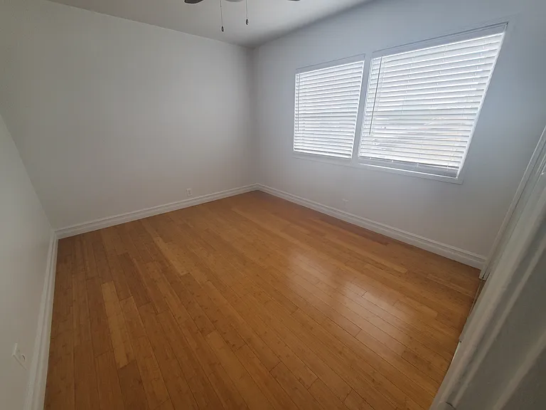 130 Roycroft — Photo 25