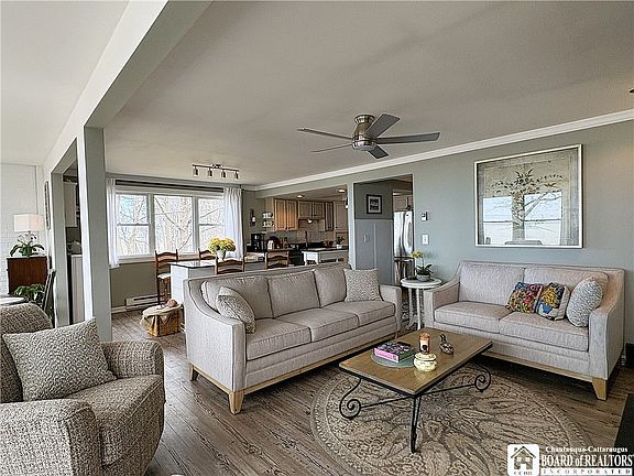 3rd image of 310 Edgewater Dr
