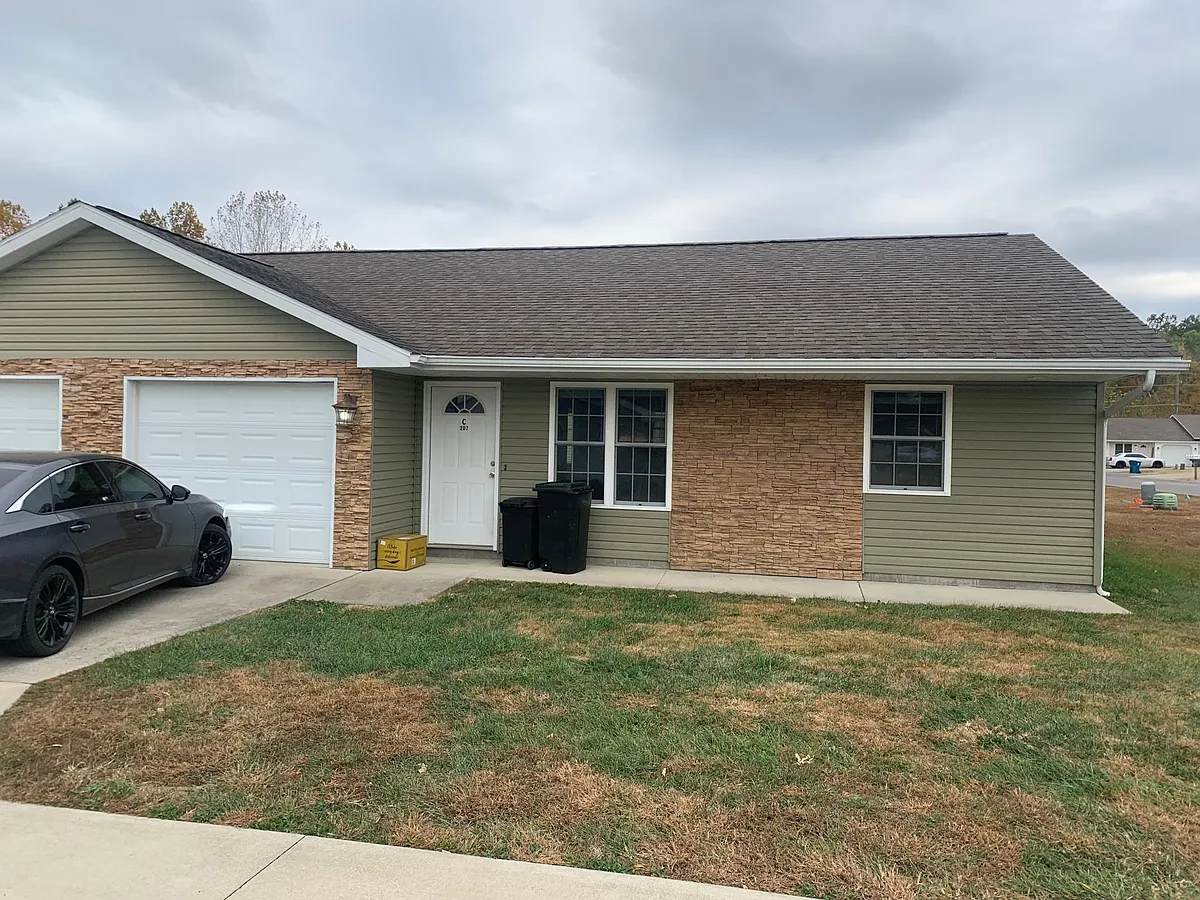 Building Photo - 207 Wild Rose Ln #C