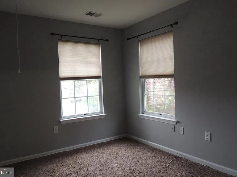 121 Chancellor Dr — Photo 17