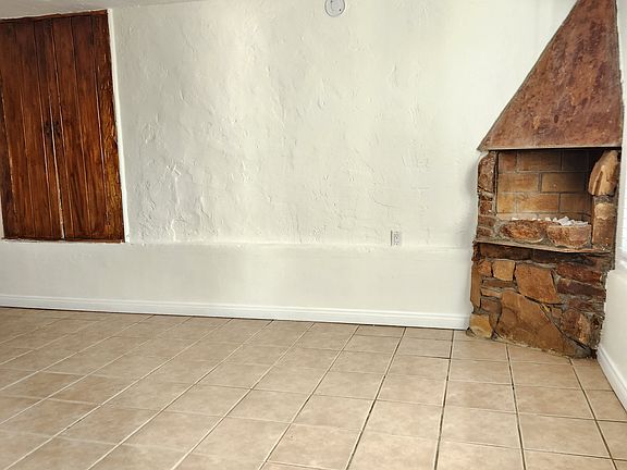 2nd image of 2032 Vista Del Mar St APT 3
