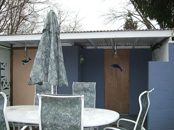 1/2 Bath and Changing room