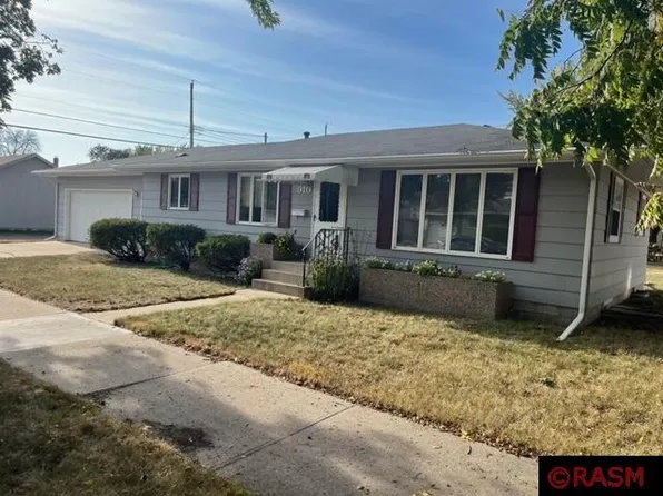 910 8th St N, New Ulm, MN 56073
