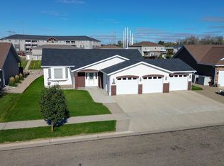 2109 Bridgeview Ct SE, Mandan, ND 58554