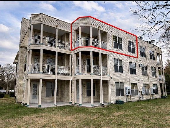 3rd image of 300 Riveranne Ct APT 313