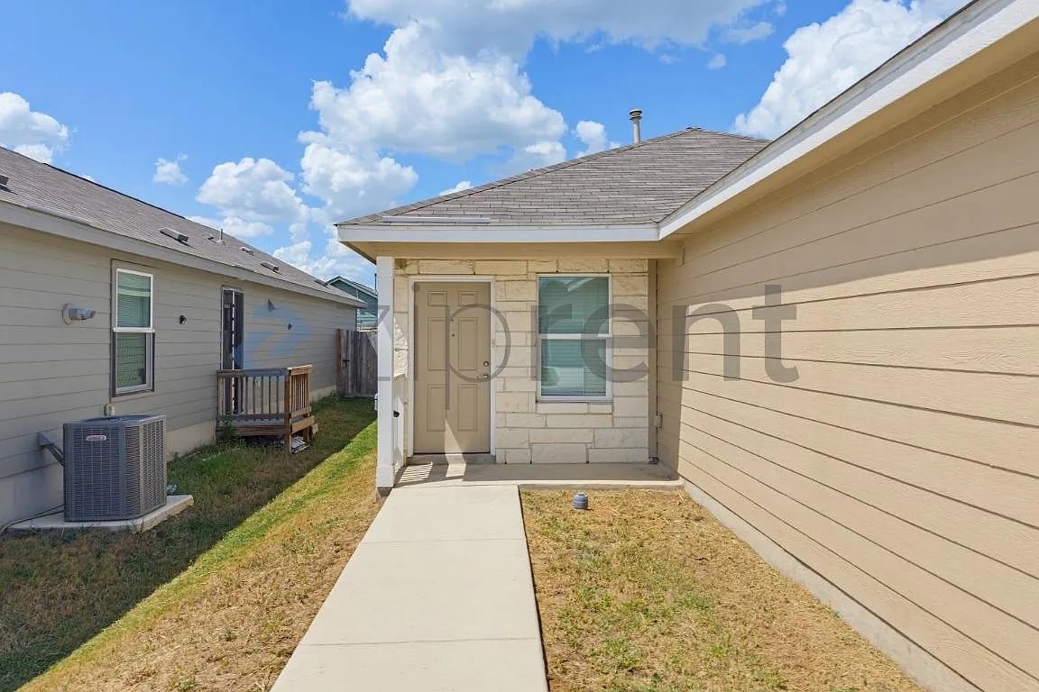 3 bed, 1266 sqft, $1,900 — Photo 2