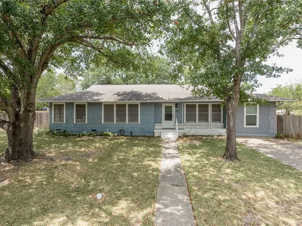 708 Broadmoor Dr, Bryan, TX 77802