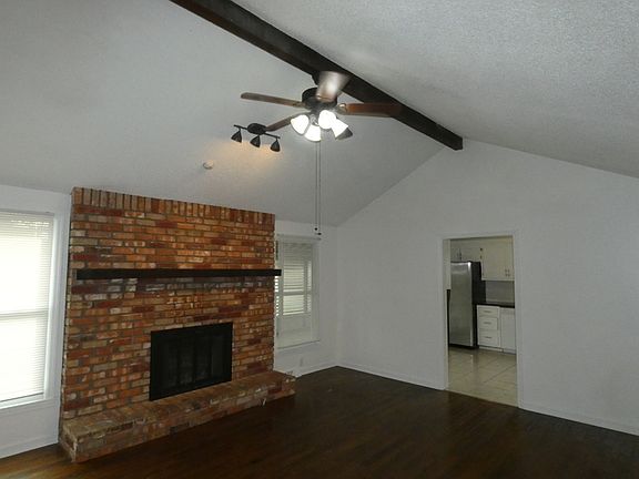 4th image of 3601 NE 76th Ter