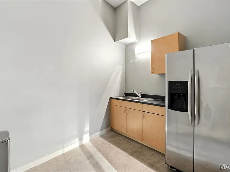 1627 Locust St #202 — Photo 44