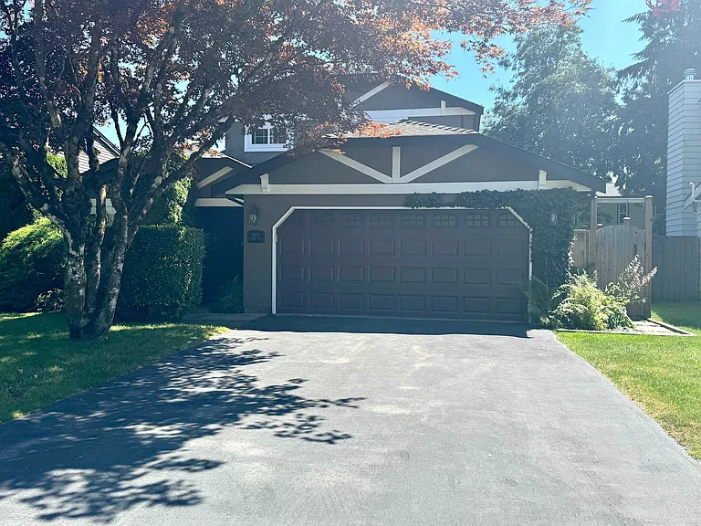 1032 Cornwall Dr — Photo 1