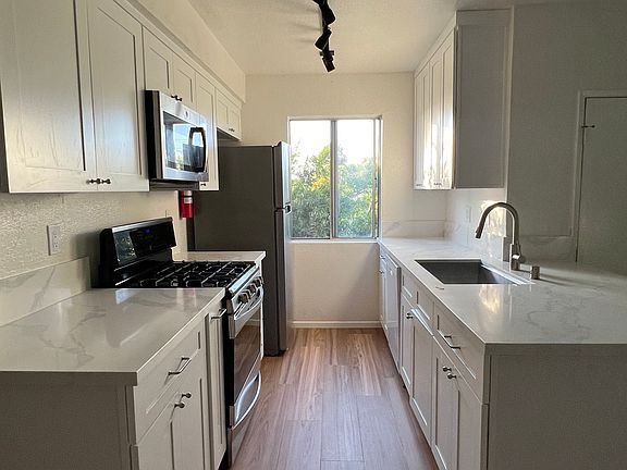 3rd image of 1824 Euclid St APT 4