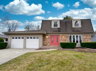 403 Northgate Rd, Lindenhurst, IL 60046