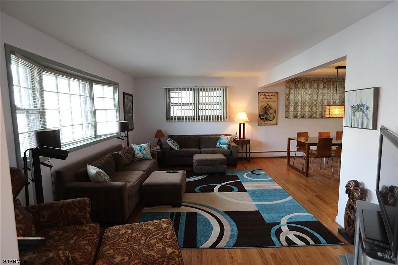 4 bed, 2.5 bath, $15,000 — Photo 3