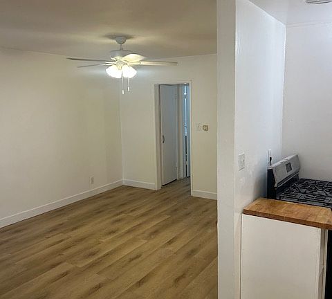 3rd image of 816 Westbourne Dr APT 2