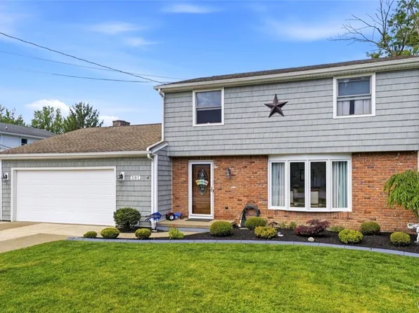 391 Sunset Dr, Hamburg, NY 14075