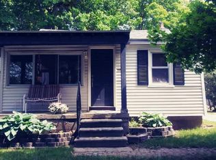 3918 Mapleleaf Rd, Waterford, MI 48328