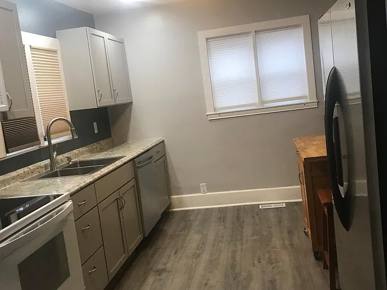 109 Drake Rd — Photo 2