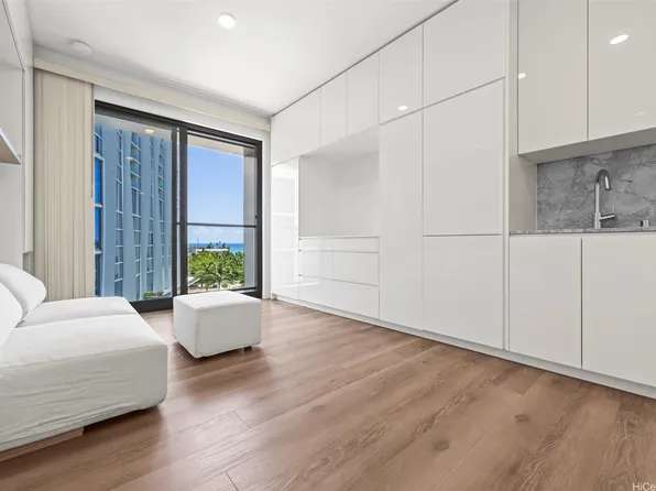 987 Queen St #629, Honolulu, HI 96814