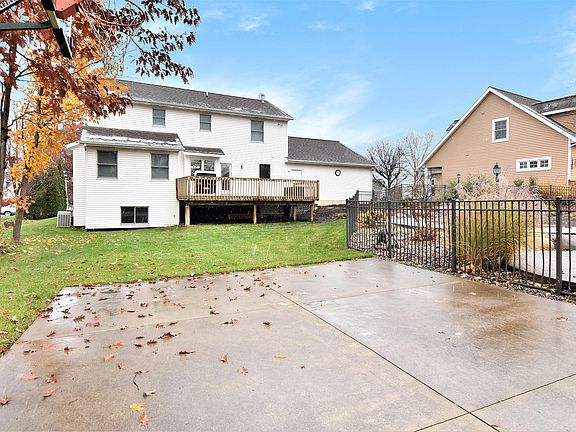 4th image of 4494 Lytham Dr