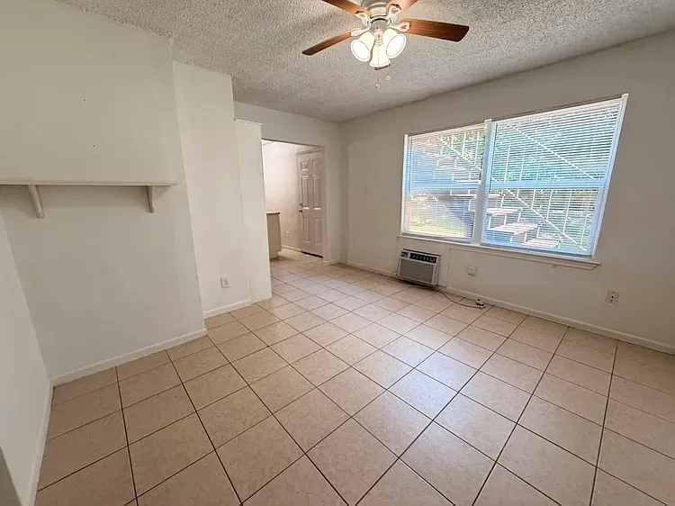 112 Lady Bird Ln #F — Photo 5