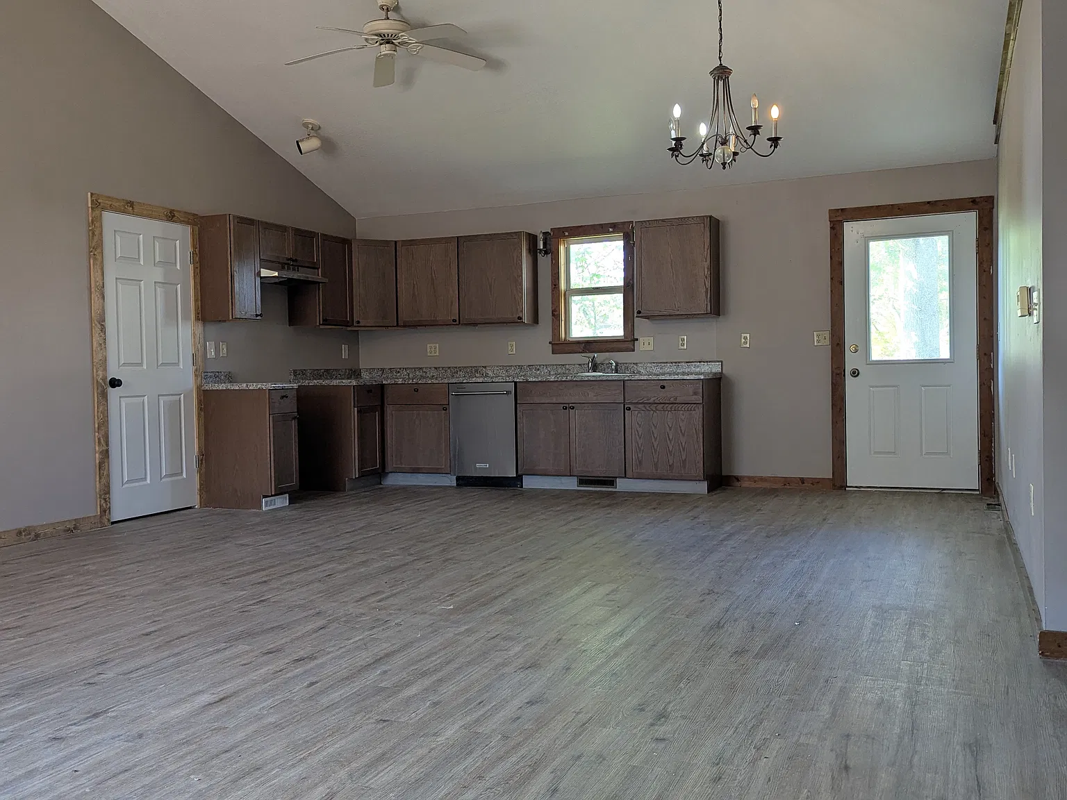 2 bed, 1000 sqft, $1,200 — Photo 4