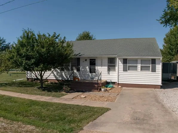 504 W Bluebird Dr, Cole Camp, MO 65325