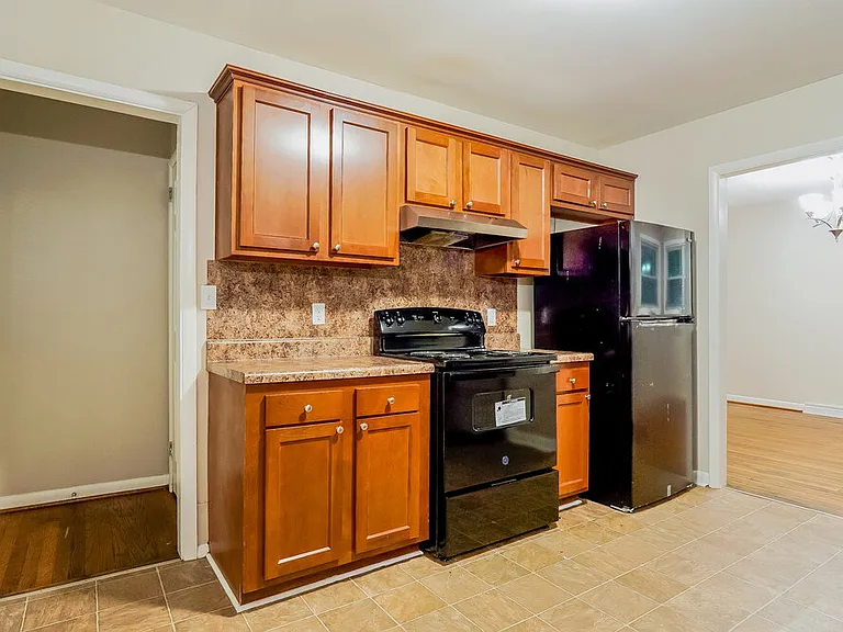 752 Barclay Ln — Photo 7
