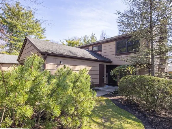 81 Treetop Circle, Nanuet, NY 10954