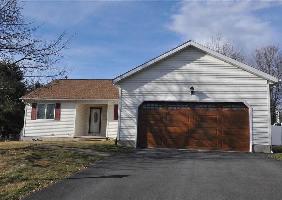 1st image of 216 Revere Dr