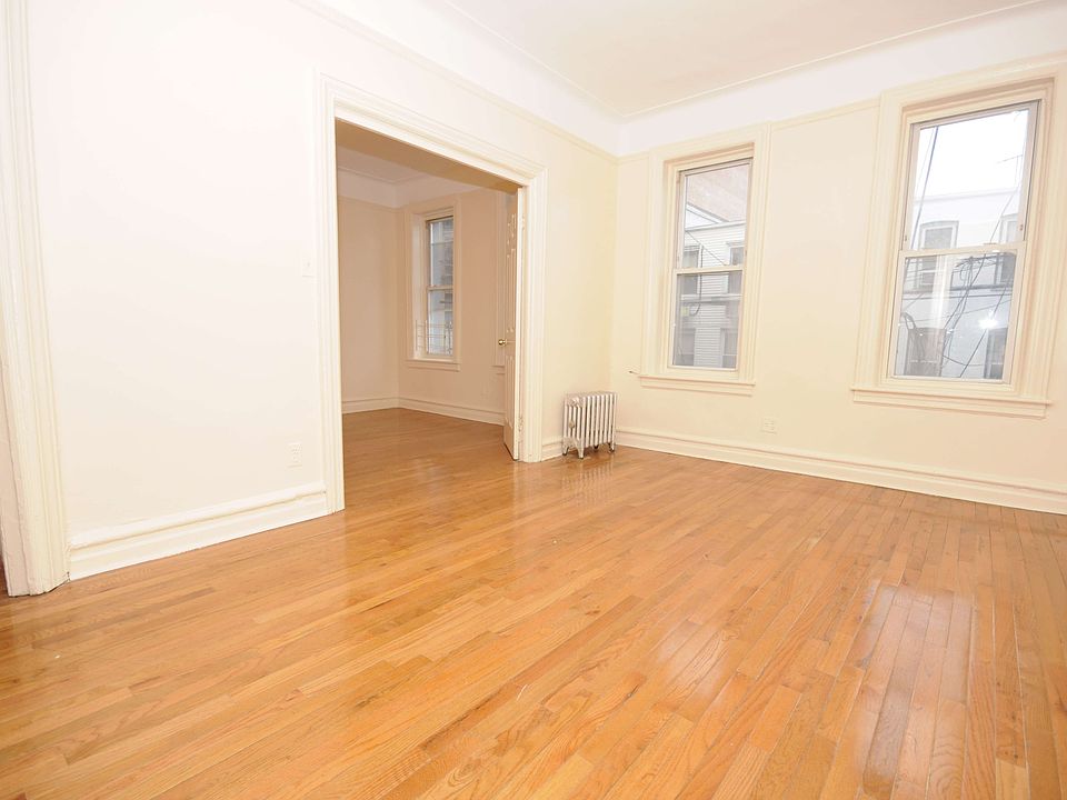 1st image of 921 42nd St APT 1R
