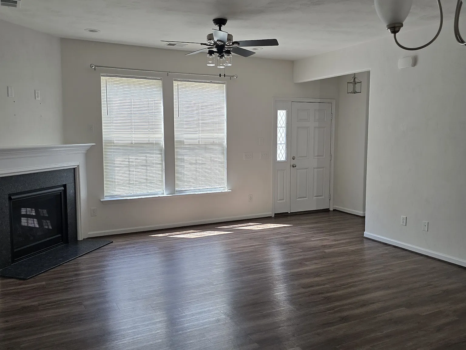 3 bed, 2.5 bath, 1580 sqft, $2,295 — Photo 4