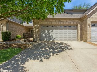 165 McLaren Dr N, Sycamore, IL 60178