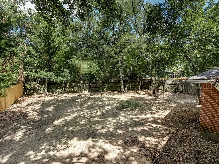 2402 Jaguar Ct — Photo 17