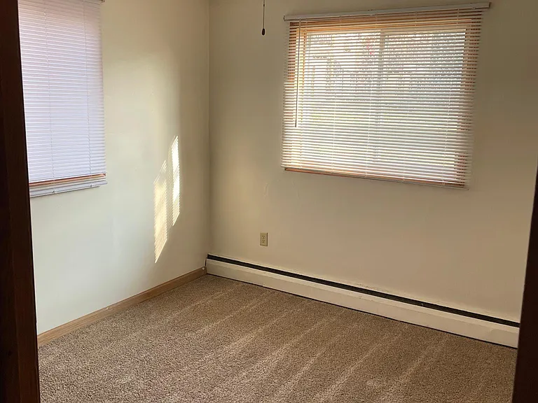 Hyde Park Apartments — Photo 6