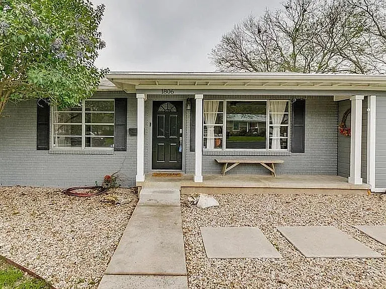 1806 Vine St — Photo 1
