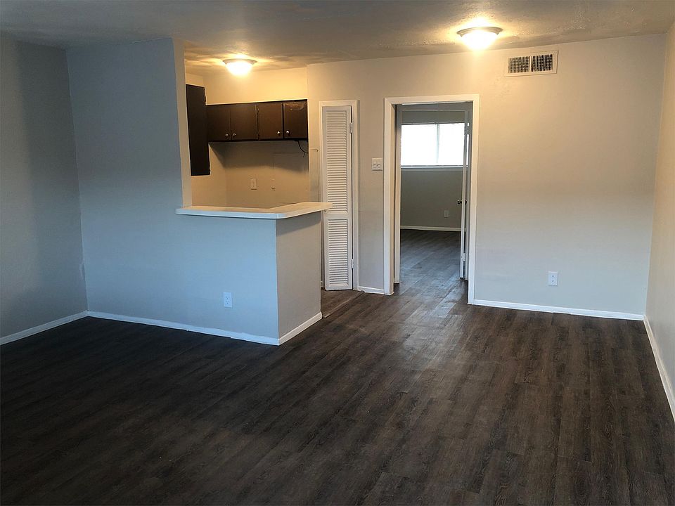 1st image of 612 N Lancaster Ave APT 203