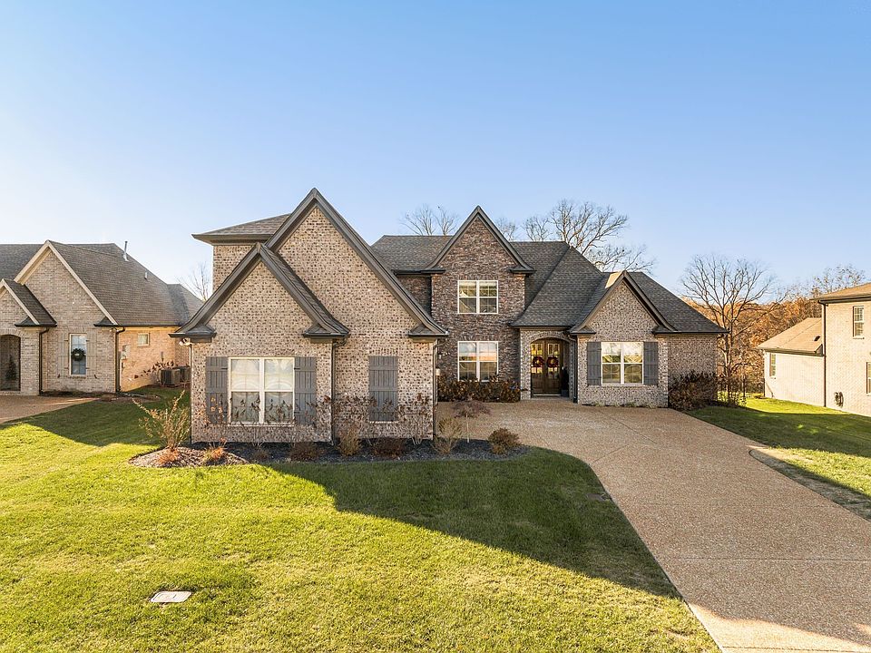 1st image of 995 Luxborough Dr