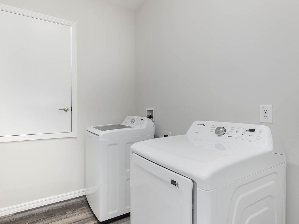 1st image of 484 Alminar Ave SE